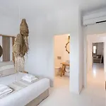 Sersi Paros & *
