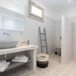 Sersi Paros & *