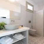 Sersi Paros &
