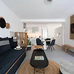 Sersi Paros & *